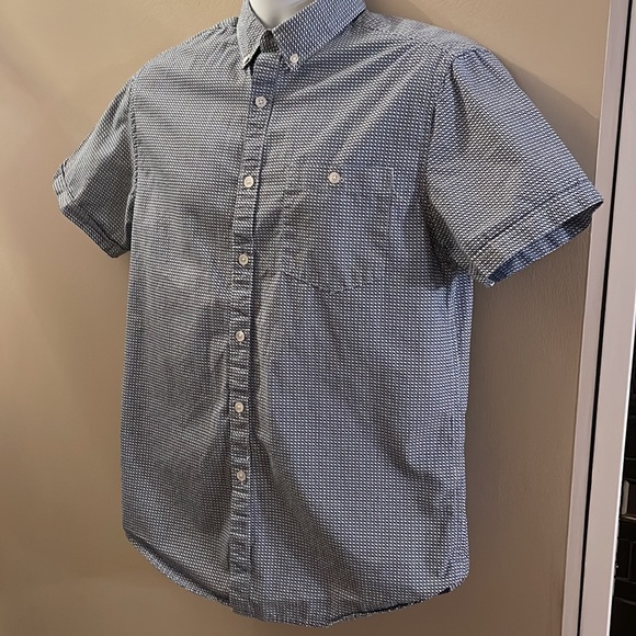 DENIM AND FLOWER Short Sleeve Button Down. Size Medium - Picture 1 of 8